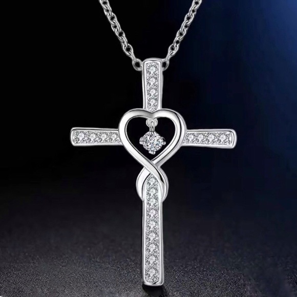 WaltonWear Other - 👩🏼‍🎤Crucifix Pendant Necklace
